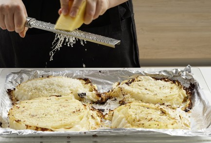 Фото шага рецепта Капуста в духовке с беконом и пармезаном 152899 шаг 9  