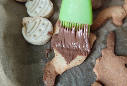 Фото шага рецепта Печенье домашнее с шоколадом для детей 190458 шаг 13  