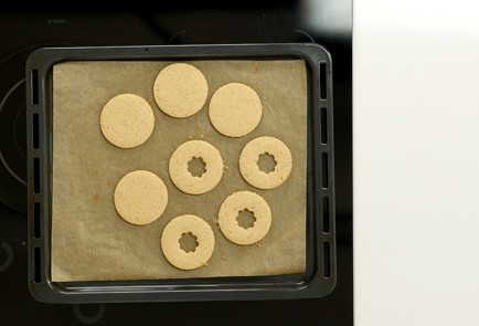 Фото шага рецепта Печенье Линцские глаза 92461 шаг 8