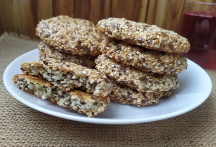 Фото шага рецепта Печенье с кунжутом и семенами льна 188691 шаг 10