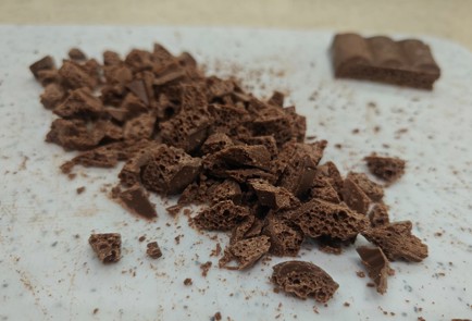 Фото шага рецепта Печенье с кусочками шоколада 188377 шаг 2