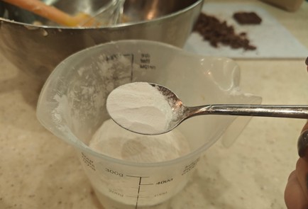 Фото шага рецепта Печенье с кусочками шоколада 188377 шаг 8