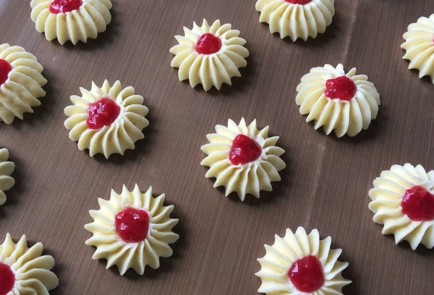 Фото шага рецепта Печенье с вареньем 174349 шаг 11  