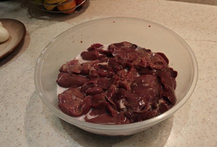 Фото шага рецепта Печеночный салат с солеными огурцами 176169 шаг 1  