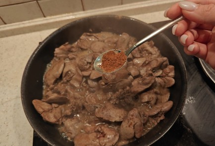 Фото шага рецепта Печеночный салат с солеными огурцами 176169 шаг 5  