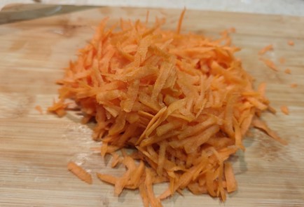 Фото шага рецепта Печеночный салат с солеными огурцами 176169 шаг 8  