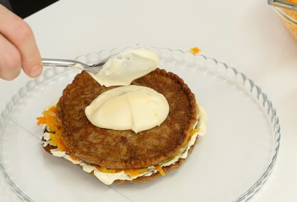 Фото шага рецепта Печеночный торт с морковью и луком 34150 шаг 11  