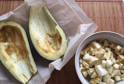 Фото шага рецепта Печеные баклажаны с фаршем и сыром дорблю 139023 шаг 1  