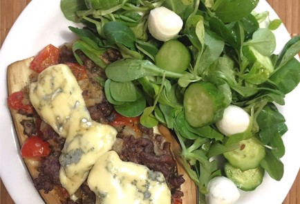 Фото шага рецепта Печеные баклажаны с фаршем и сыром дорблю 139023 шаг 5  