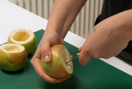 Фото шага рецепта Печеные яблоки 140039 шаг 2