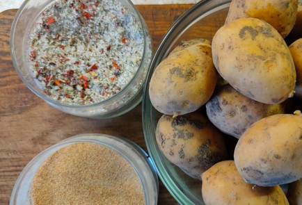 Фото шага рецепта Печеный картофель с сыром 191302 шаг 1  