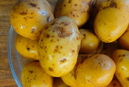 Фото шага рецепта Печеный картофель с сыром 191302 шаг 2  