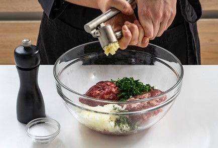 Фото шага рецепта Пельмени с мясом 175424 шаг 6  