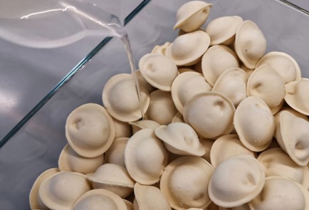 Фото шага рецепта Пельмени в духовке 173411 шаг 5  