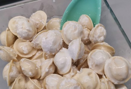 Фото шага рецепта Пельмени в духовке 173411 шаг 7  