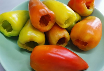 Фото шага рецепта Перцы с фаршем 190482 шаг 2  