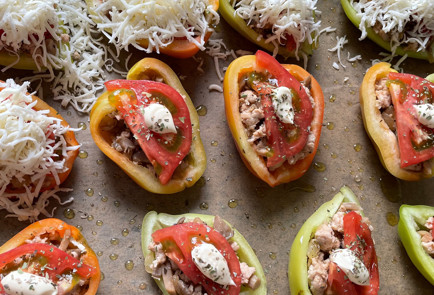 Фото шага рецепта Перцы запеченные с куриным фаршем под сырной корочкой 151452 шаг 4  