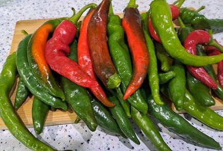 Фото шага рецепта Перец чили в кислосладкой заливке 190599 шаг 4  