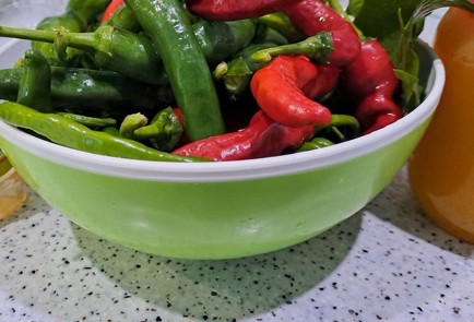 Фото шага рецепта Чилиперец на зиму в кислосладкой заливке 190598 шаг 1  