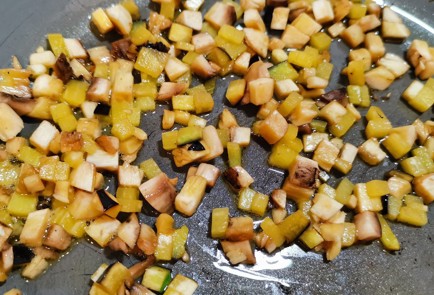 Фото шага рецепта Перец фаршированный грибами и баклажаном 173961 шаг 4  