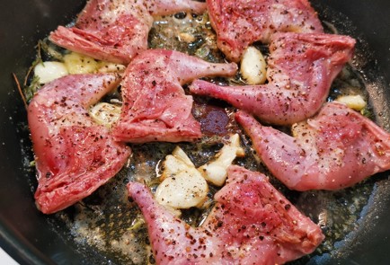 Фото шага рецепта Перепелиные ножки пофранцузски 174448 шаг 9  