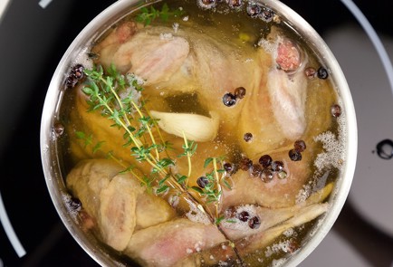 Фото шага рецепта Перепелки конфи c картофельным пюре и глазированной морковью 58543 шаг 1  