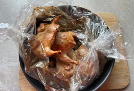 Фото шага рецепта Перепелки запеченные в рукаве 190015 шаг 9  