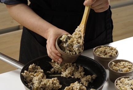 Фото шага рецепта Перловая каша с куриными сердечками 152828 шаг 9  