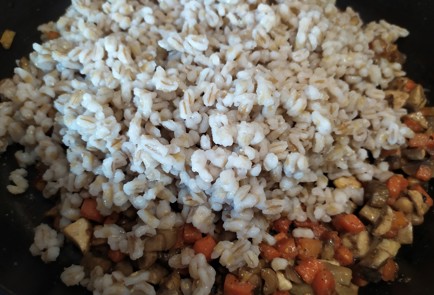 Фото шага рецепта Перловка с грибами и морковью 189393 шаг 8  