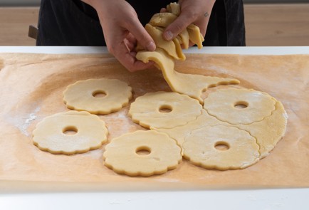 Фото шага рецепта Песочное кольцо с миндалем 152476 шаг 5  