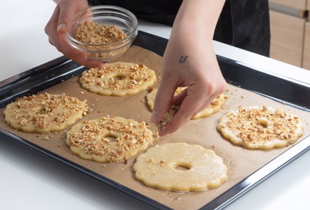 Фото шага рецепта Песочное кольцо с миндалем 152476 шаг 8  