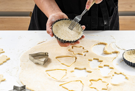 Фото шага рецепта Песочное тесто 190501 шаг 9  