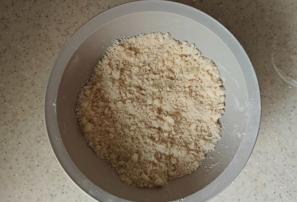 Фото шага рецепта Песочный пирог с ягодами 189891 шаг 4  