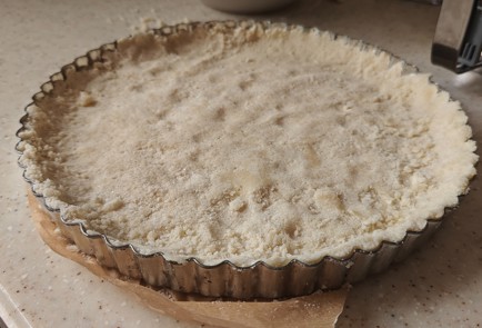 Фото шага рецепта Песочный пирог с ягодами 189891 шаг 6  