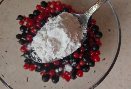 Фото шага рецепта Песочный пирог с ягодами 189891 шаг 8  