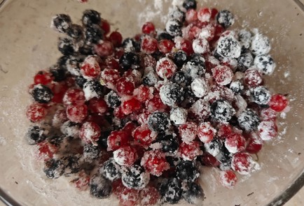 Фото шага рецепта Песочный пирог с ягодами 189891 шаг 9  