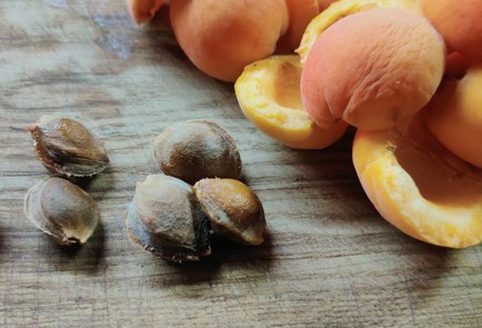 Фото шага рецепта Песочный пирог с ягодами 189892 шаг 3  