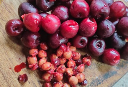 Фото шага рецепта Песочный пирог с ягодами 189892 шаг 4  