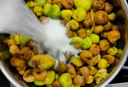 Фото шага рецепта Песто из инжира 174503 шаг 3  