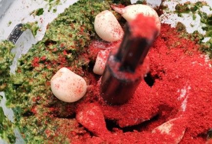 Фото шага рецепта Песто из кейла и руколы 174167 шаг 11  