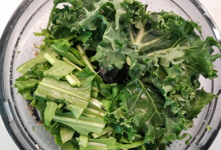 Фото шага рецепта Песто из кейла и руколы 174167 шаг 5  