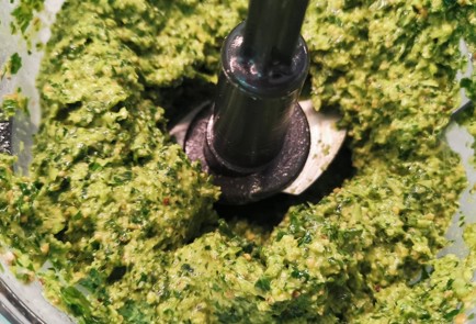 Фото шага рецепта Песто из кейла и руколы 174167 шаг 9  