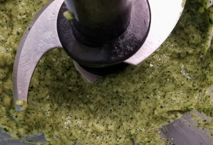 Фото шага рецепта Песто из микрозелени гороха 173531 шаг 11