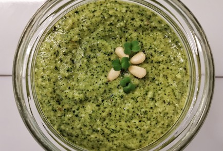Фото шага рецепта Песто из микрозелени гороха 173531 шаг 12