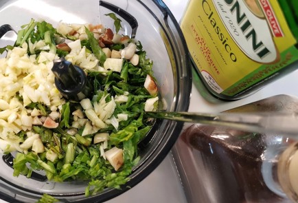 Фото шага рецепта Песто из руколы и кресссалата 173998 шаг 7  