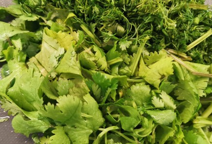 Фото шага рецепта Песто из укропа и кинзы 174008 шаг 4  