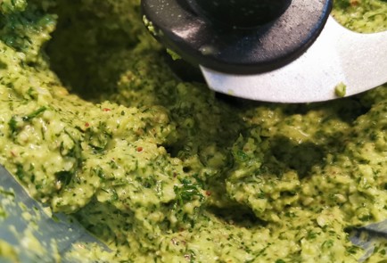 Фото шага рецепта Песто из укропа и кинзы 174008 шаг 9  