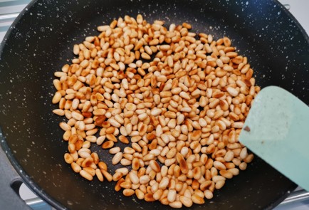 Фото шага рецепта Песто 189485 шаг 1  