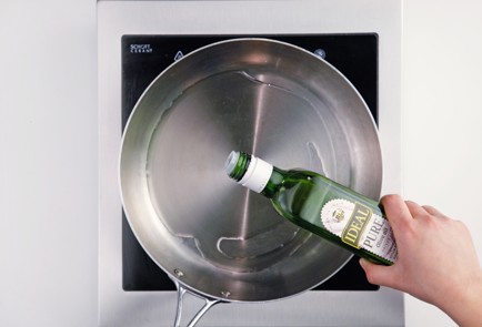 Фото шага рецепта Петух в красном вине 57031 шаг 2  