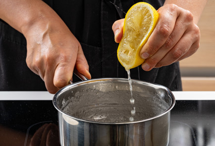 Фото шага рецепта Петушок на палочке 189922 шаг 5  